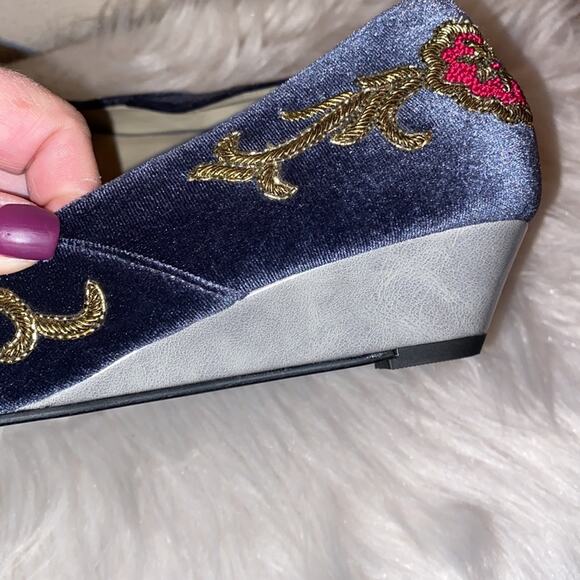 Rungg Gold Bloom handmade in India Velvet embellished shoes size 39/ US 8- 8.5 - Picture 7 of 12